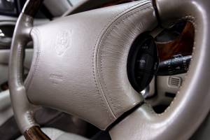 Image 25/37 of Jaguar XKR (1998)