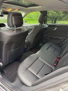 Image 12/14 of Mercedes-Benz E 500 4MATIC (2009)