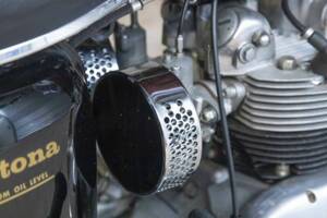 Image 9/38 of Triumph T 100 R Daytona (1971)