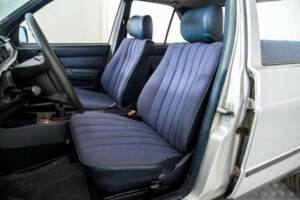 Image 19/50 of Mercedes-Benz 190 E (1986)