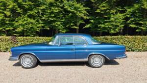 Image 2/17 de Mercedes-Benz 280 SE 3,5 (1971)