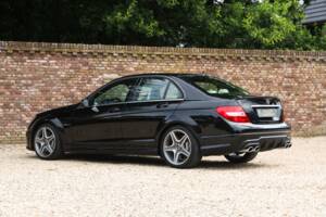 Image 36/50 of Mercedes-Benz C 63 AMG (2012)