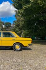 Image 29/139 of Mercedes-Benz 240 D (1978)