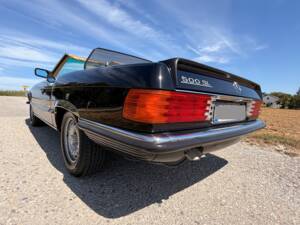 Image 13/22 de Mercedes-Benz 500 SL (1983)