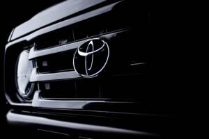 Image 30/42 of Toyota Land Cruiser FJ 62 (1985)