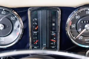 Image 13/40 de Mercedes-Benz 250 SL (1967)