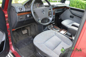 Immagine 11/49 di Mercedes-Benz 230 GE (SWB) (1993)