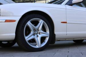 Imagen 8/77 de Jaguar XJ 8 4.2 (2005)