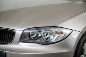 Image 21/50 of BMW 118i (2008)