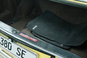Bild 23/50 von Mercedes-Benz 380 SE (1983)