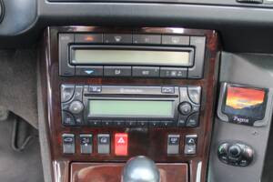 Image 39/50 of Mercedes-Benz SL 320 (2001)