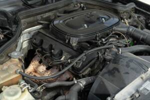 Immagine 46/48 di Mercedes-Benz 200 CE (1990)