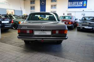 Image 14/36 de Mercedes-Benz 280 E (1982)