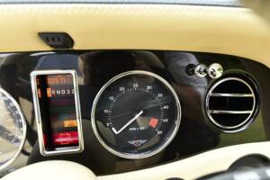 Imagen 38/50 de Bentley Azure Mulliner (2003)