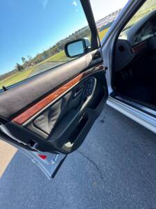 Bild 57/75 von BMW 540i (2001)