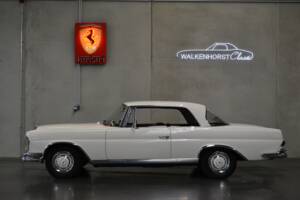 Image 15/61 de Mercedes-Benz 250 SE (1966)