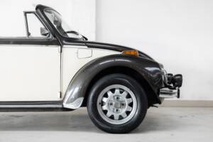 Bild 22/32 von Volkswagen Käfer 1303 LS (1978)