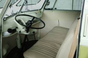 Image 15/47 of Volkswagen T1 minibus (1961)