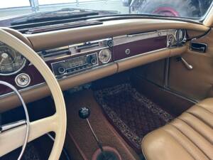 Image 15/40 de Mercedes-Benz 280 SL (1968)