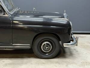 Image 33/50 of Mercedes-Benz 220 S (1955)