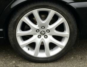 Image 27/50 of Jaguar XJ 8 4.2 (2008)