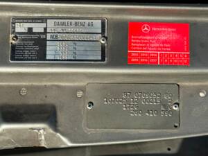 Bild 33/200 von Mercedes-Benz 380 SLC (1980)