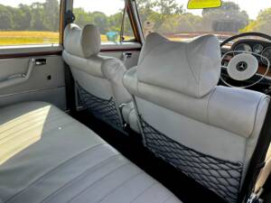 Image 32/57 de Mercedes-Benz 280 SE 3,5 (1972)