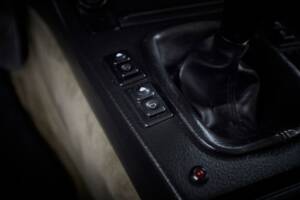 Image 63/90 of BMW 325i (1987)