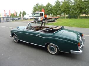 Image 15/17 de Mercedes-Benz 220 S Cabriolet (1956)