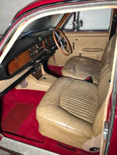 Image 8/22 of Daimler Sovereign 4.2 (1969)