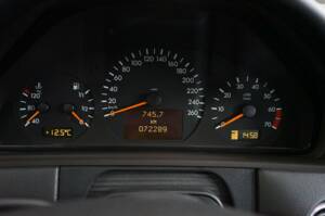 Bild 24/38 von Mercedes-Benz E 200 Kompressor (2001)