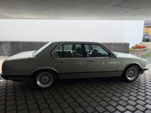 Bild 14/15 von BMW 735i (1984)
