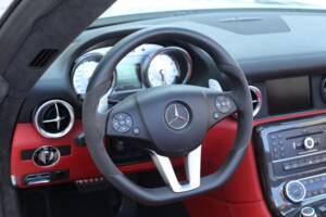 Image 36/75 of Mercedes-Benz SLS AMG Roadster (2012)