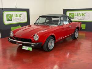 Image 22/50 de FIAT 124 Spider CS1 (1978)