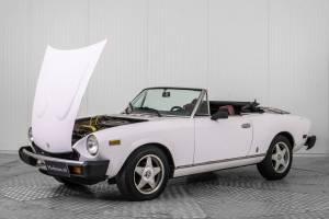 Image 41/50 de FIAT Spider 2000 Pininfarina 50th Anniversary Edition (1979)
