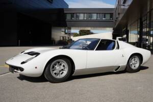 Afbeelding 13/74 van Lamborghini Miura P 400 (1968)