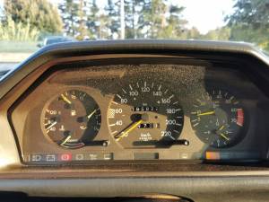 Image 8/36 of Mercedes-Benz 230 CE (1989)