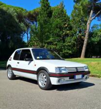 Imagen 1/14 de Peugeot 205 GTi 1.9 (1989)