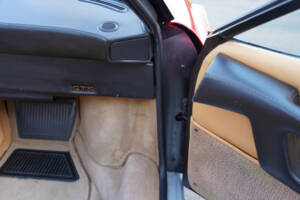 Image 37/50 de Ferrari 328 GTS (1989)
