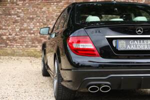 Image 40/50 of Mercedes-Benz C 63 AMG (2012)