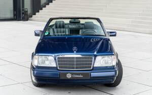 Image 4/45 of Mercedes-Benz E 220 (1995)