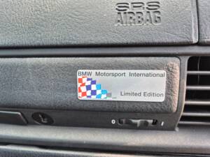 Image 29/49 of BMW 318is "Class II" (1994)