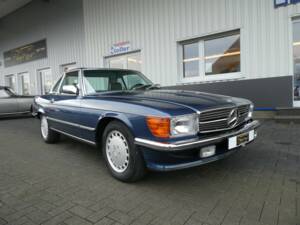 Imagen 1/23 de Mercedes-Benz 560 SL (1989)