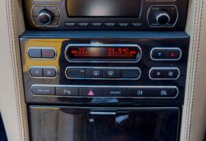 Image 16/25 of Bentley Brooklands (2008)