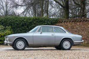 Image 9/50 de Alfa Romeo Giulia GT 1300 Junior (1972)