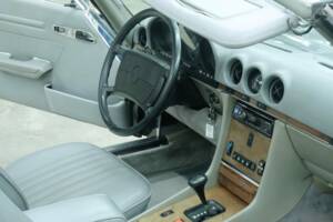 Image 32/50 de Mercedes-Benz 560 SL (1988)