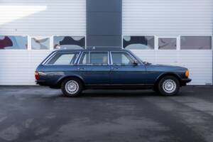 Bild 24/36 von Mercedes-Benz 280 TE (1981)