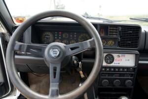 Image 29/47 of Lancia Delta HF Integrale (1988)