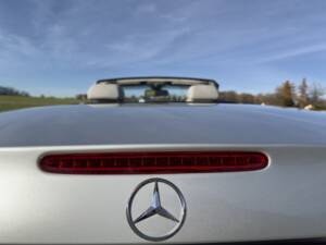 Image 36/89 of Mercedes-Benz SL 500 (2002)