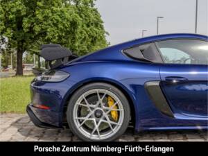 Image 16/50 of Porsche 718 Cayman GT4 RS Weissach (2025)